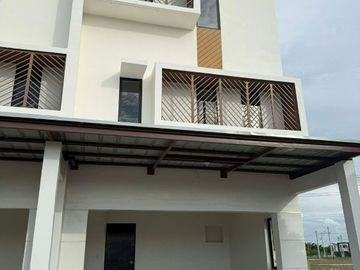 Commercial-Residential 3 Storey Townhouse For Sale in...