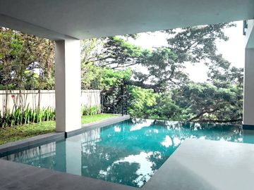 5 Bedroom mansion with elevator and swimming pool for...