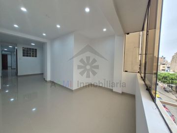 Alquiler de Local Corporativo de 210 m² en 3 Niveles –...
