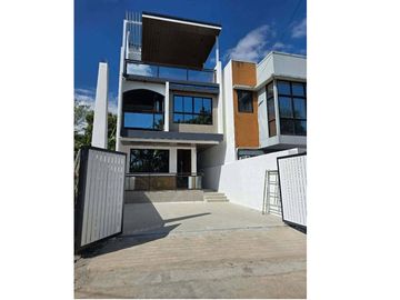 For Sale 2 Storey Single Attached House & Lot in Bankers...