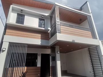 For Sale 2 Storey House & Lot in Tres Marias Village...