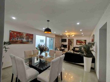 ALQUILER CASA MODERNA ZONA RESIDENCIAL - COMERCIAL