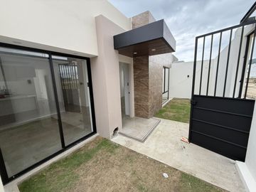 HERMOSA VILLA EN VENTA - SECTOR ECUAQUIMICA - PORTOVIEJO