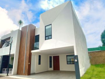 CASA EN VENTA EN VICTORIA QUEEN EN SAN PEDRO CHOLULA