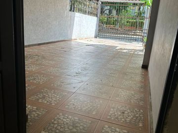 SE VENDE CASA DE DOS PISOS, CALI, SUR EL DORADO