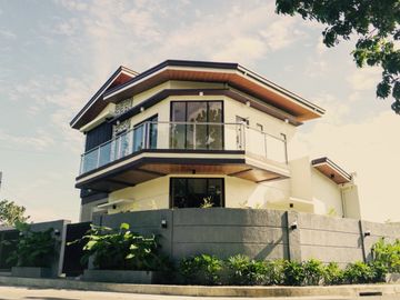 FOR SALE! Corner Lot 4BR House & Lot in Rio De Oro...