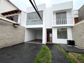 Alquilo Linda Casa en Urb. las Brisas de Villa - Chorrillos