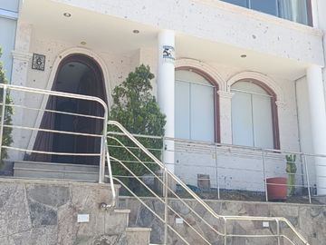 ALQUILO AMPLIA CASA AMOBLADA EN CAYMA PARTE BAJA CERCA...