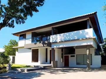 Luxury Ayala Land Premier House for Sale Along Daang...