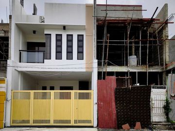 Modern 2-Storey Duplex with 2-Car Garage & 4 Split-Type...