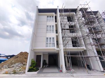 4-Storey 3-Bedroom Townhouse with Solar in Project 8 QC...