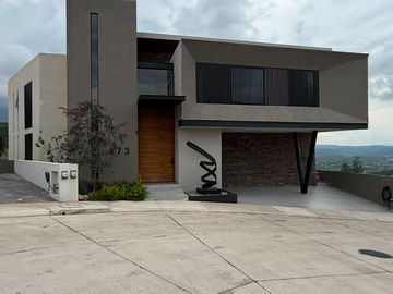 BELLA CASA EN VENTA EN EXCLUSIVA ZONA  ENCINOS TRES...