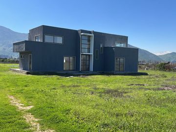 CASA DE 5 DORMITORIOS, PISCINA Y 5.000 M² – PADRE HURTADO