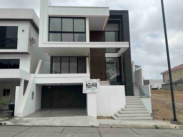 Casa en Venta a Estrenar en Urb El Condado Vicolinci