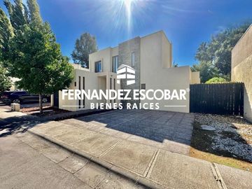 CALLE LARGA - VENDE CASA 3D 3B 2E - COND. VALLEPIEDRA