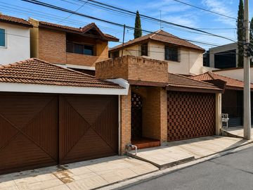 VENTA DE CASA EN NUEVO LEON COL  VALLE ORIENTE