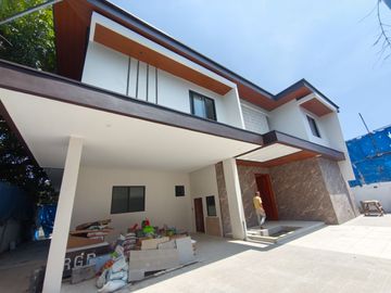 5BR Luxury House & Lot for Sale in Ayala Southvale...