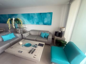 VENTA DE DEPARTAMENTO CON MUEBLES DE DISEÑADOR Y VISTA...