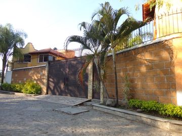 CASA  X EL OXXO DE BRISAS