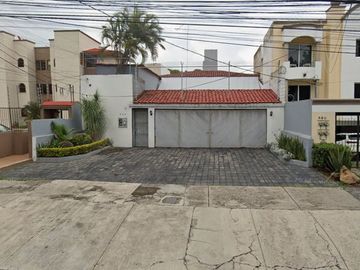 OPORTUNIDAD DE INVERSION, CASA EN COL. LOS PINOS.