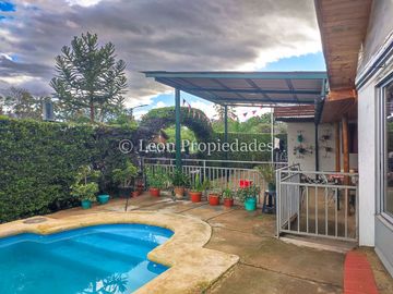 Leon Propiedades vende sitio con 2 casas en Curacaví centro
