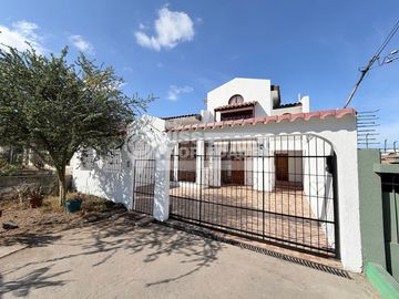 VENDE AMPLIA CASA DE DOS PISOS, SECTOR SUR, ANTOFAGASTA