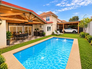 Casa Remodelada con Piscina en Padre Hurtado.