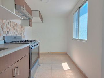 Depto en renta sobre MIRAMONTES, remodelado y muy iluminado