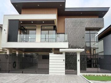 FOR SALE! 5BR House in Geneva Gardens QC, 435+ SQM Floor...