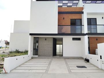 CASA EN VENTA EN ZAKIA QUERETARO A 10 MINUTOS DE HEB Y...