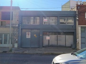 ALQUILER - EXCELENTE LOCAL COMERCIAL EN DOS PLANTAS -...