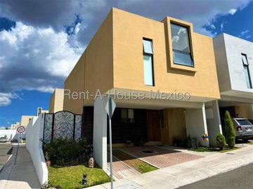 Renta| Casa en Esquina – Terreno Excedente y Amenidades ...