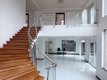 416sqm 5-Bedroom House & Lot for Sale in Acropolis...