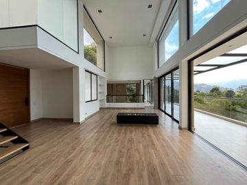 Casa en Arriendo en Loma del Esobero, Envigado Antioquia
