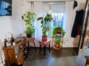CASA EN BARRIO PADRE JUAN - PATIO AMPLIO , GARAGE Y PARRILLA