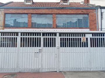Se Arriendan Aparta Estudios Barrio San Felipe -...