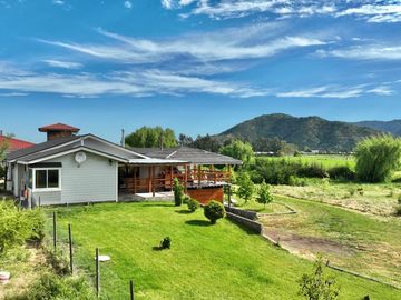 Se venden dos casas en sitio de 9.264m2, sector rural de...