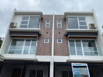 Modern three storey house FOR SALE in Greenview...