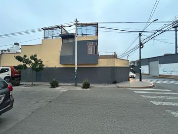 Casa en Avenida Lima de Barranco - ubicada en esquina...