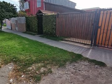 CASA EN MAIPÚ CON AMPLIO TERRENO