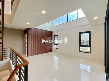 Brand New Premium Duplex with Elevator for Sale in...