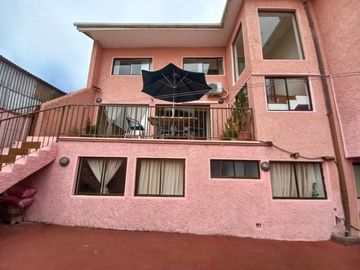 Valparaíso, amplia y hermosa casona con vista abierta al...