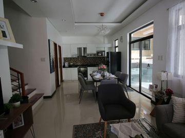 House and Lot with 4 Bedrooms and 2 Car Carport For ale...