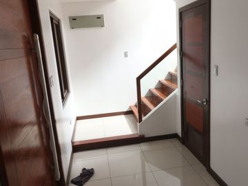 House and Lot For Sale in Sta. Mesa Heights with 4...