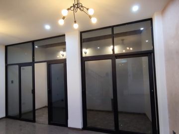 VENDO CASA DE ESTRENO CON VISTA A PARQUE  EN LA ENTRADA...