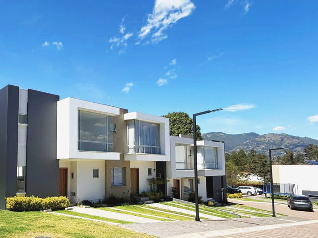 Casas en venta Tumbaco Sector Santa Rosa - Arandá