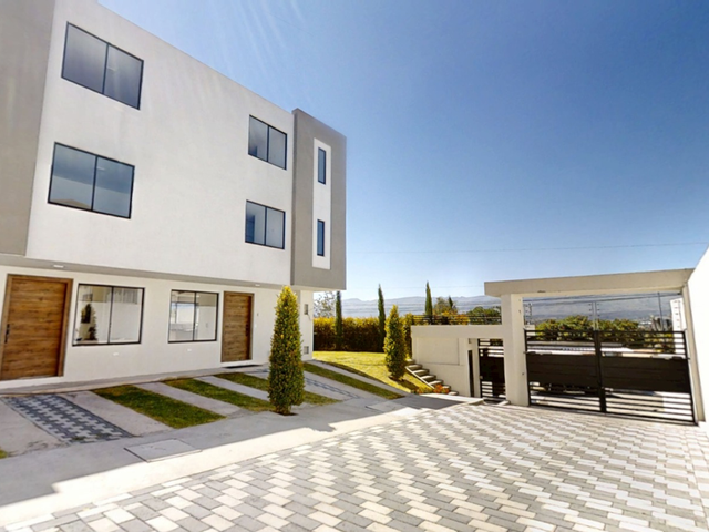 Mirador del Ilaló -  Última casa esquinera disponible con Vista espectacular sector Valle de los chillos / Precio USD 102.500 negociables