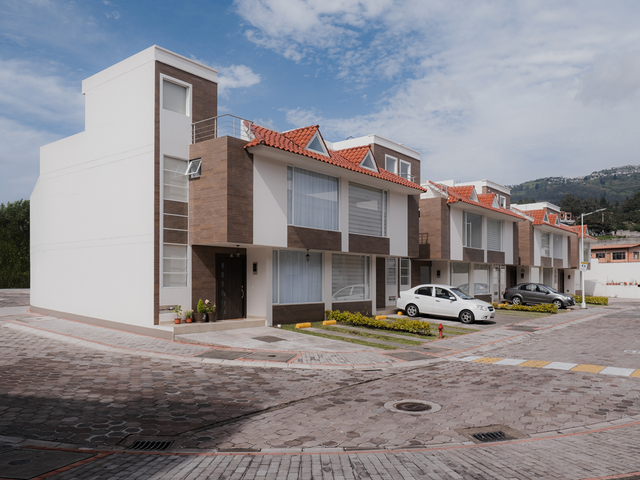 Departamentos y Casas en venta sector Valle de Los Chillos Conocoto - La Giralda